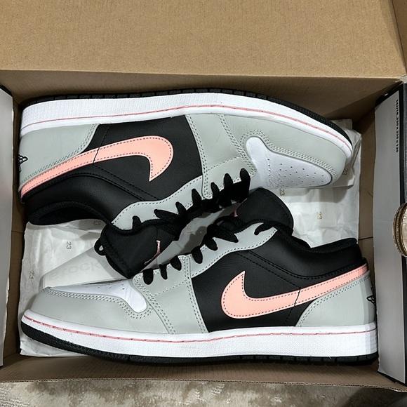 Air Jordan 1 Low- M 11 - worn inside once! No flaws. Black, grey, pink, white - Picture 2 of 12